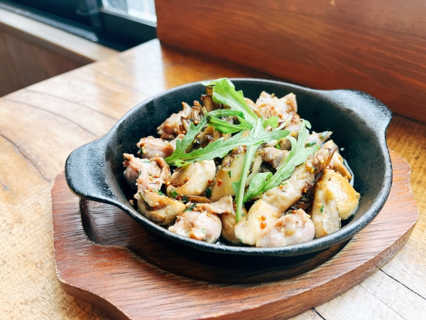 国産砂肝と木の子のガーリックバターソテー