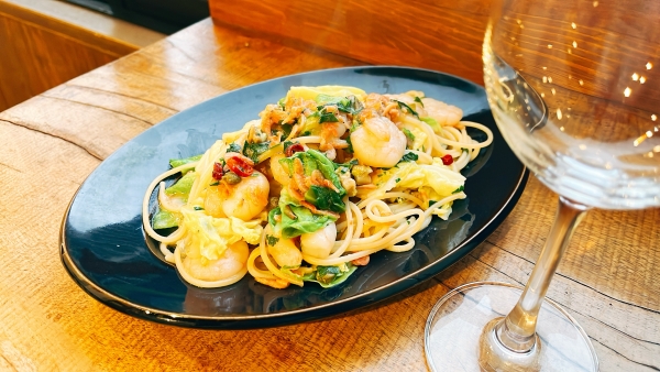 ふきのとうと春キャベツ、海老のペペロンチーノパスタ