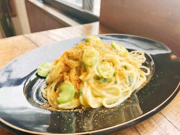 国産そら豆とからすみのパスタ
