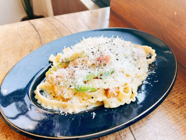 ベーコンとアスパラガスのカルボナーラ