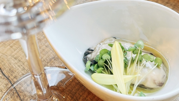 丁寧に火入れした蒸し牡蠣