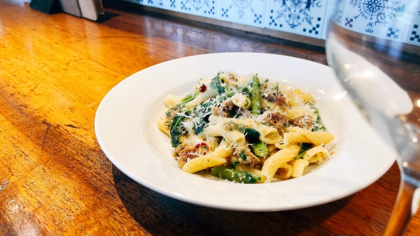 自家製イタリアンソーセージと空芯菜のペペロンチーノパスタ